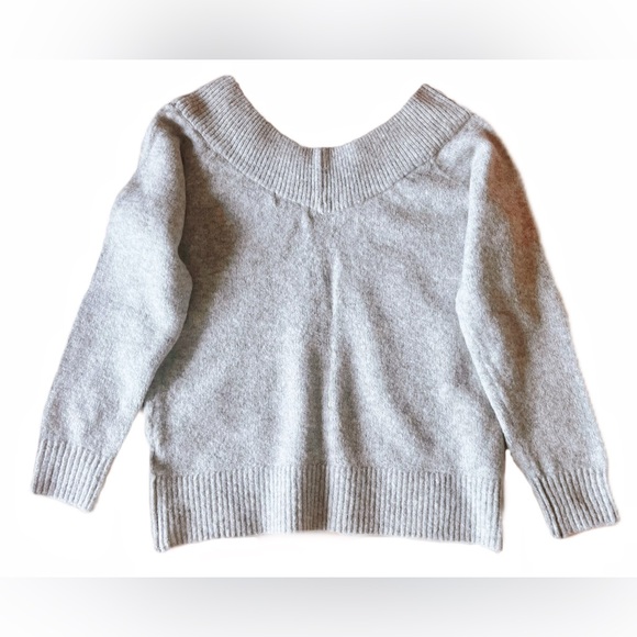 H&M Women’s V-Neck Off-the-Shoulder Knit Sweater Pullover Long Sleeve Top Size S - Picture 2 of 5